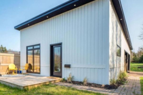 Modern Country Guesthouse with water view